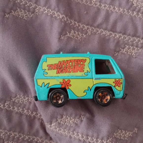 Scooby Doo Barbie as Daphne and 2 Mystery Machines - Picture 3 of 10